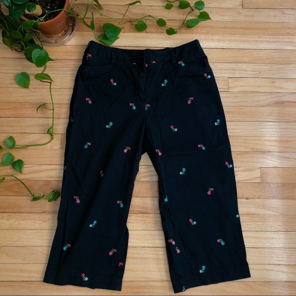 COUNTERPARTS Flower Patterned Capris